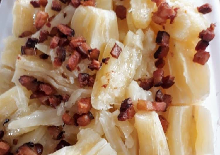 Mandioca com bacon e alho - Tudogosreceitas