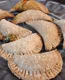 Empanadas vegetarianas integrales de espinaca salteada