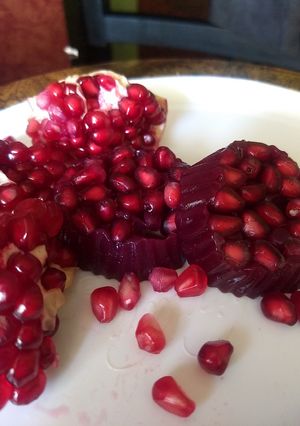 A picture of Anar halwa.