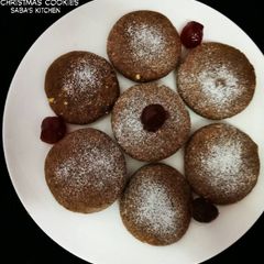 A picture of Christmas Cookies (no bake).