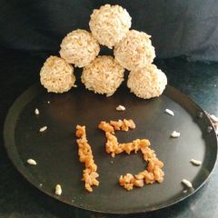 A picture of Jaggery puffed rice laddu.