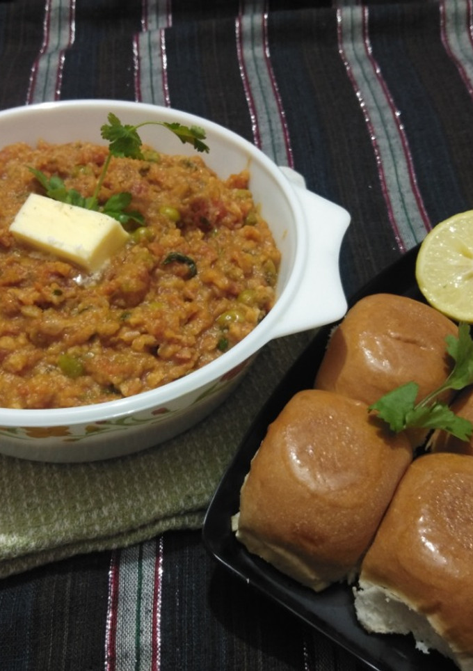 पाव भाजी (Pav bhaji recipe in hindi) रेसिपी मुख्य फोटो