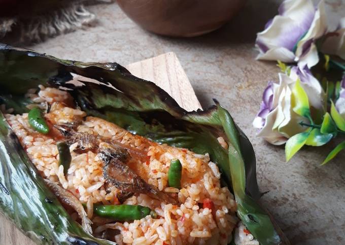 Resep bikin Nasi Bakar Teri Goreng yang sedap