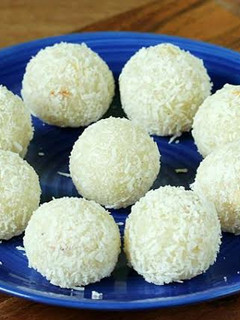 नारियल लड्डू (nariyal ladoo recipe in Hindi) रेसिपी मुख्य फोटो