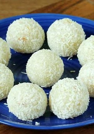 नारियल लड्डू (nariyal ladoo recipe in Hindi) रेसिपी मुख्य फोटो