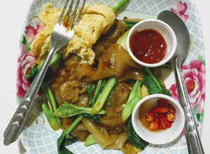 A picture of Thai Noodles Stir fried with Vegetable and Omlete (Optional).