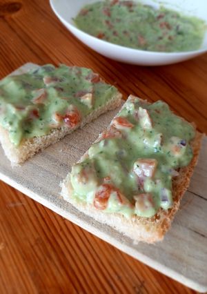 Avokádókrém joghurttal recept fotója
