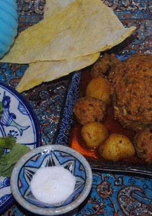A picture of Kofteh Tabrizi (Persian giant meat balls).