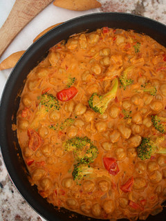 Una foto de Garbanzos con romesco