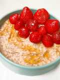 Sarapan Diet : Chia Seed Oatmeal Strawberry (197 kkal)