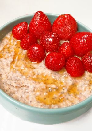 Foto resep Sarapan Diet : Chia Seed Oatmeal Strawberry (197 kkal)