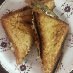 A picture of Potato cheese sandwich.
