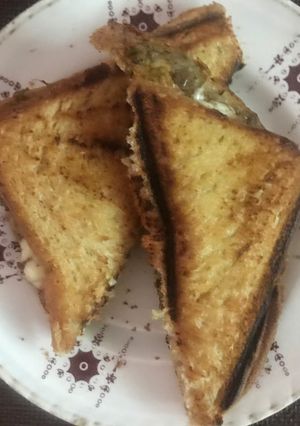 A picture of Potato cheese sandwich.