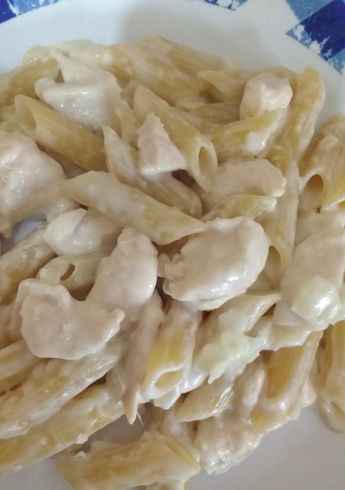 Una foto de Fideos con una salsa de queso casamcrem y queso fresco !!