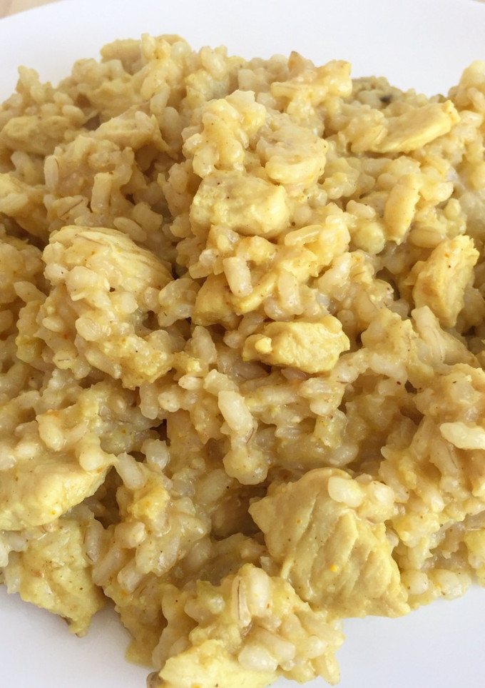Una foto de Arroz con pollo al curry