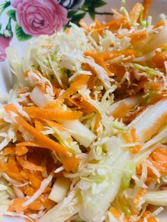 Una foto de Ensalada Zanahoria, Apio, Repollo