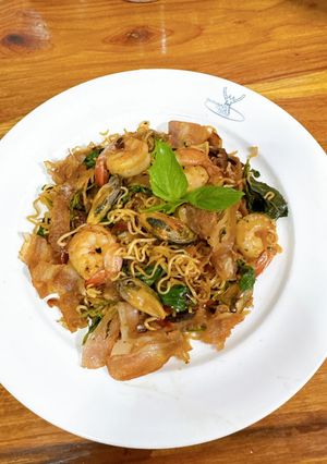 A picture of Drunken Noodles with Instant Ramen (Pad Kee Mao Mama).