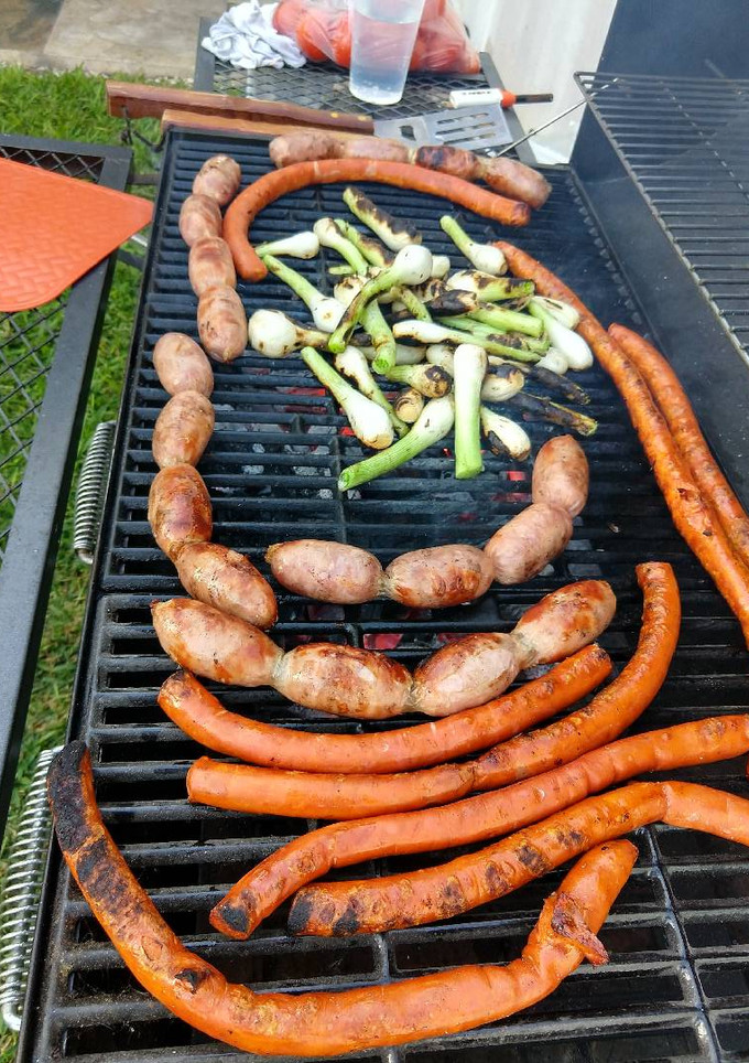 Una foto de Se va a hacer o no la carnita asada?