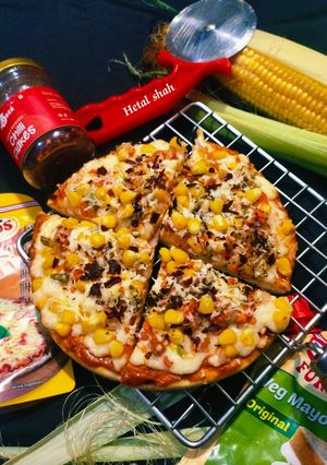 કોર્ન પીઝા (Corn Pizza Recipe In Gujarati) રેસીપી મુખ્ય ફોટો