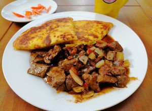 Una foto de Hígado al Wok y Torrejón de Maíz Nuevo