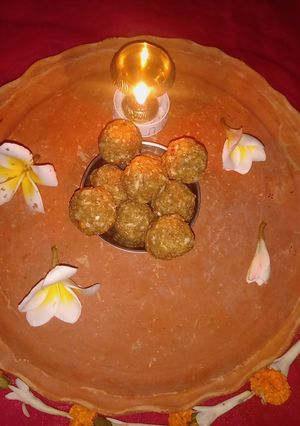 চিঁড়ে বাদামের নাড়ু (chire badamer naru recipe in Bengali) রেসিপির প্রধান ছবি