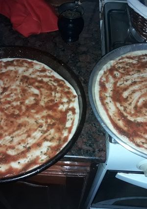 Una foto de Pizza casera (masa)🍕🍕🍕🍕
