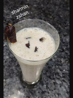 A picture of Dates banana shake.