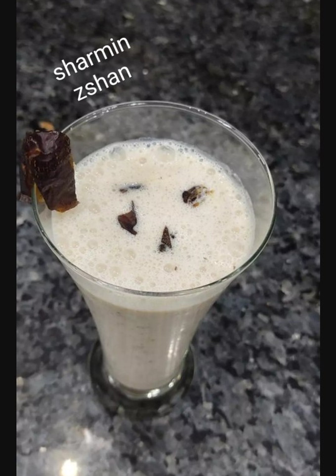 A picture of Dates banana shake.