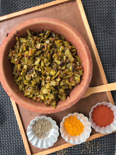 ग्वार फली की सूखी सब्जी(gavarfali ki sukhi sabzi recipe in hindi) रेसिपी मुख्य फोटो