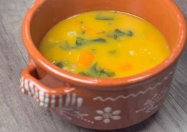 Sopa Cremosa de Abóbora, Cenoura e Espinafres