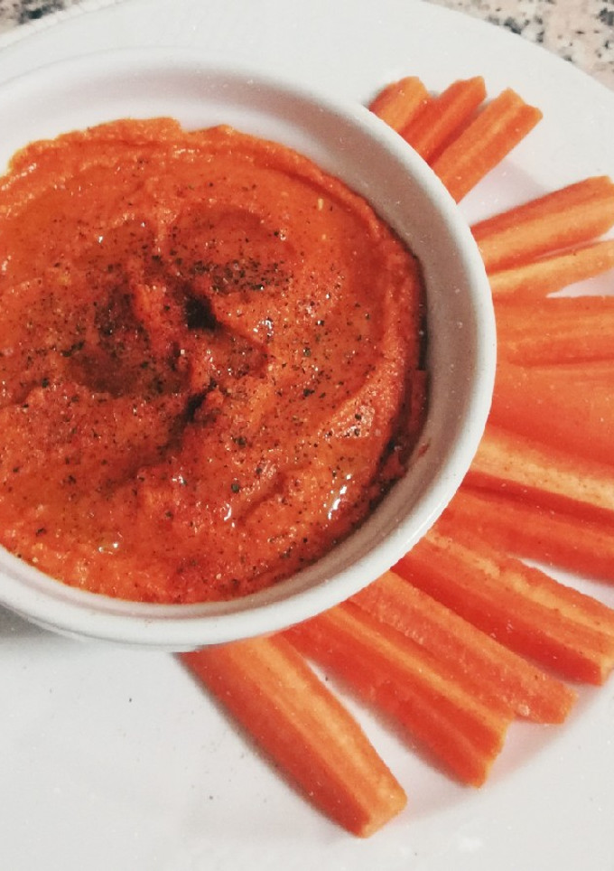 Una foto de Hummus de pimientos de piquillo