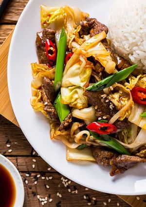 Szechuáni pirított marhahús – káposztával recept fotója