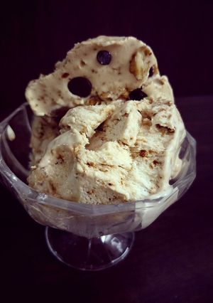 A picture of Coffee chocochips walnuts ice cream.