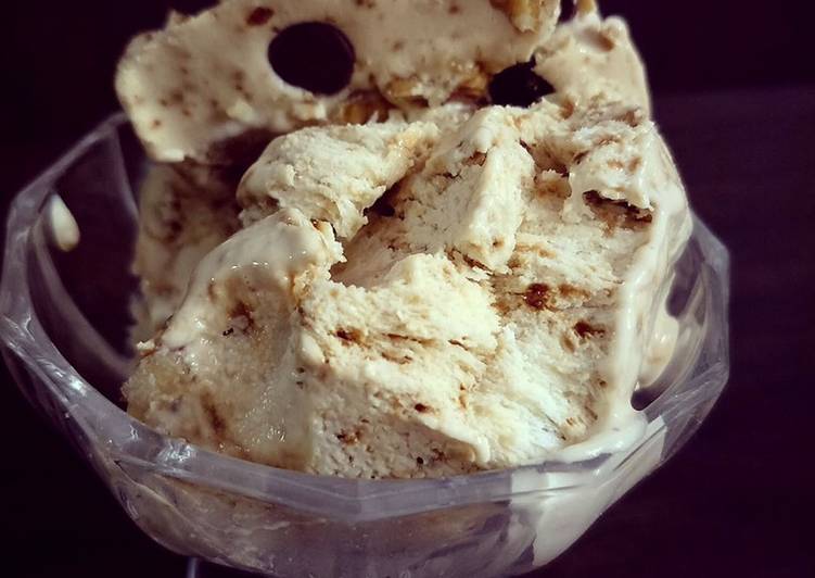 Recipe of Quick Coffee chocochips walnuts ice cream