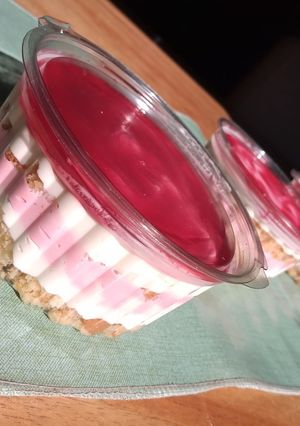 Una foto de Postre cheesecake de frutilla. Ideal para vender
