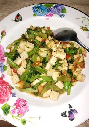 Foto resep Tumis Tahu Brokoli Hijau Aini'Cooking