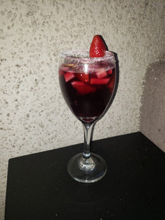 Una foto de Sangría de frutas..🍷🍷