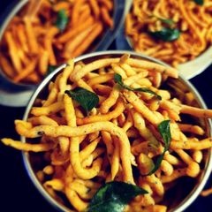 A picture of Sattur garlic, pepper karasev.