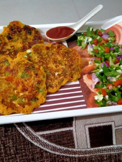 વેજીટેબલ બેસન ચીલા (Vegetable Besan Chila Recipe In Gujarati) રેસીપી મુખ્ય ફોટો