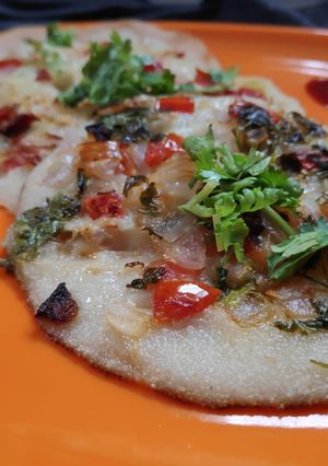 সুজি উত্থাপাম (suji uthtapam recipe in Bengali) রেসিপির প্রধান ছবি