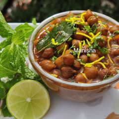 A picture of Kala Chana Usal (Chickpeas, Bengal gram).