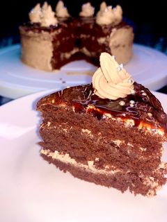 சாக்லேட் ட்ரிஃபில் கேக் (Chocolate truffle cake recipe in tamil) செய்முறை முக்கிய புகைப்படம்