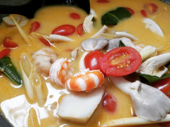 Easy Steps to Prepare Thai Tom Yum Goong Soup 冬陰功湯 the Delicious You can take Joss in your mouth