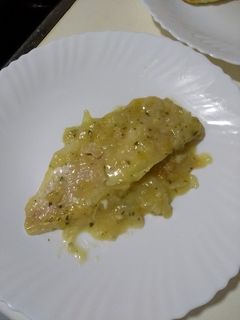 Una foto de Merluza en salsa de cebolla (a mi manera)