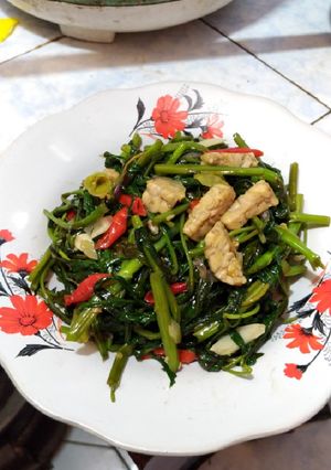 Foto resep Tumis kangkung tempe semangit