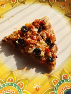 A picture of Pizza without yeast 🍕.