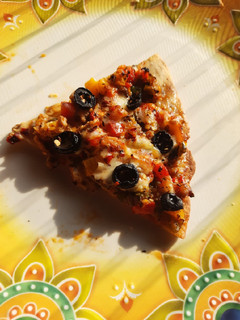 A picture of Pizza without yeast 🍕.