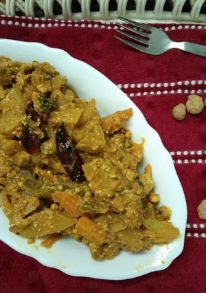 A picture of Soya  Nuggets  Curry.