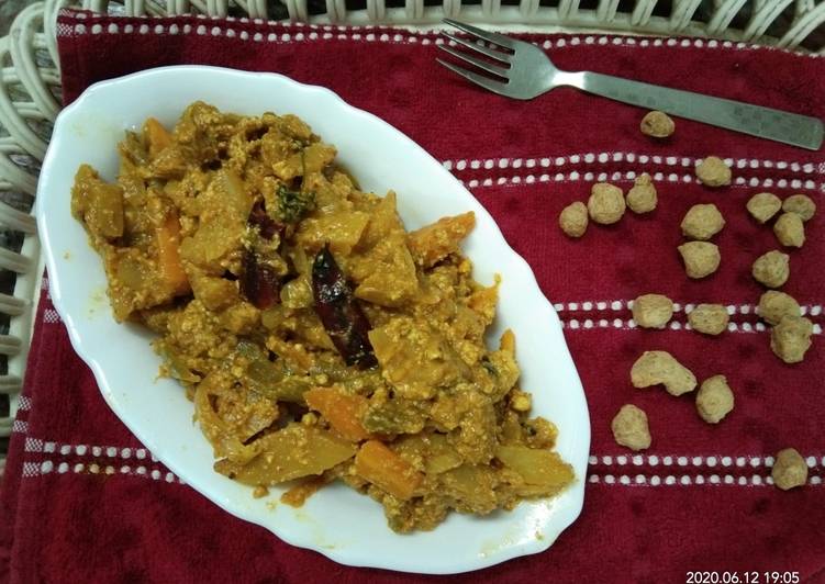 The Simple and Healthy Soya  Nuggets  Curry