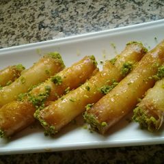 A picture of Baklava Rolls.